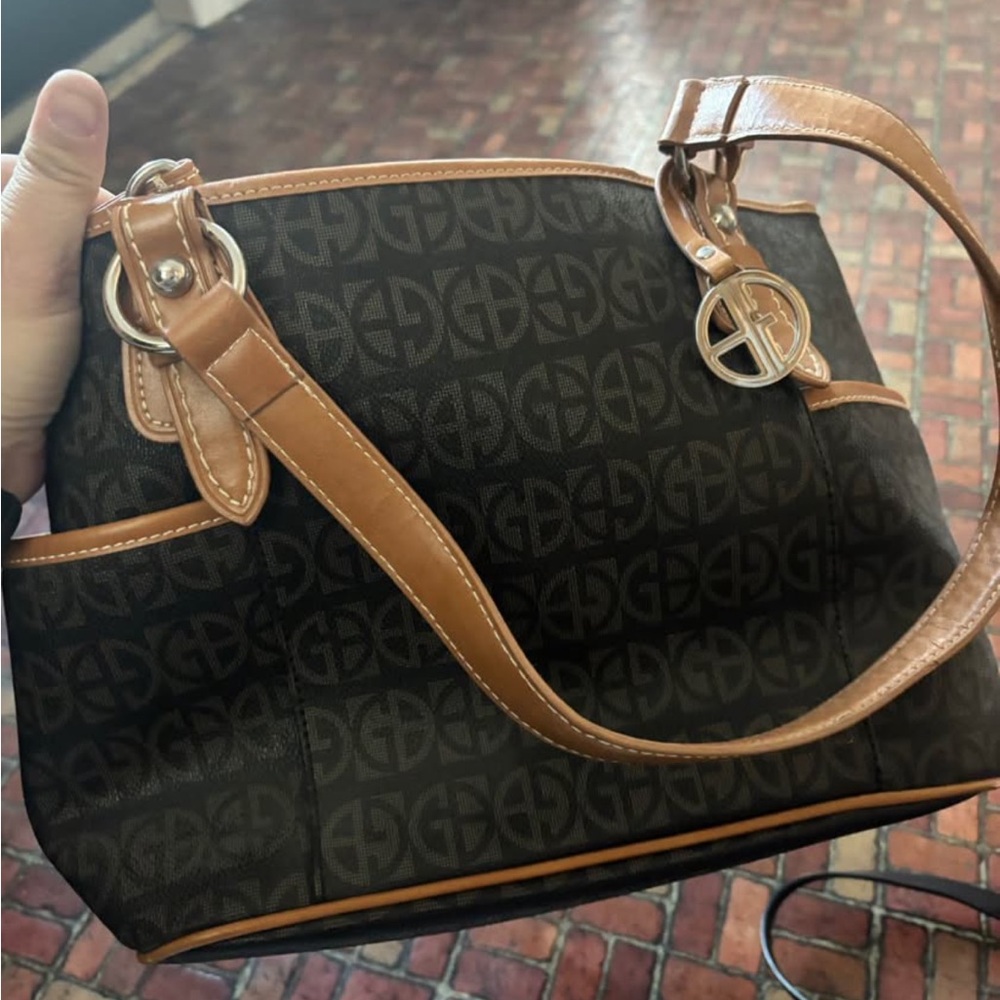 Giani Bernini Black and Tan Shoulder Bag
